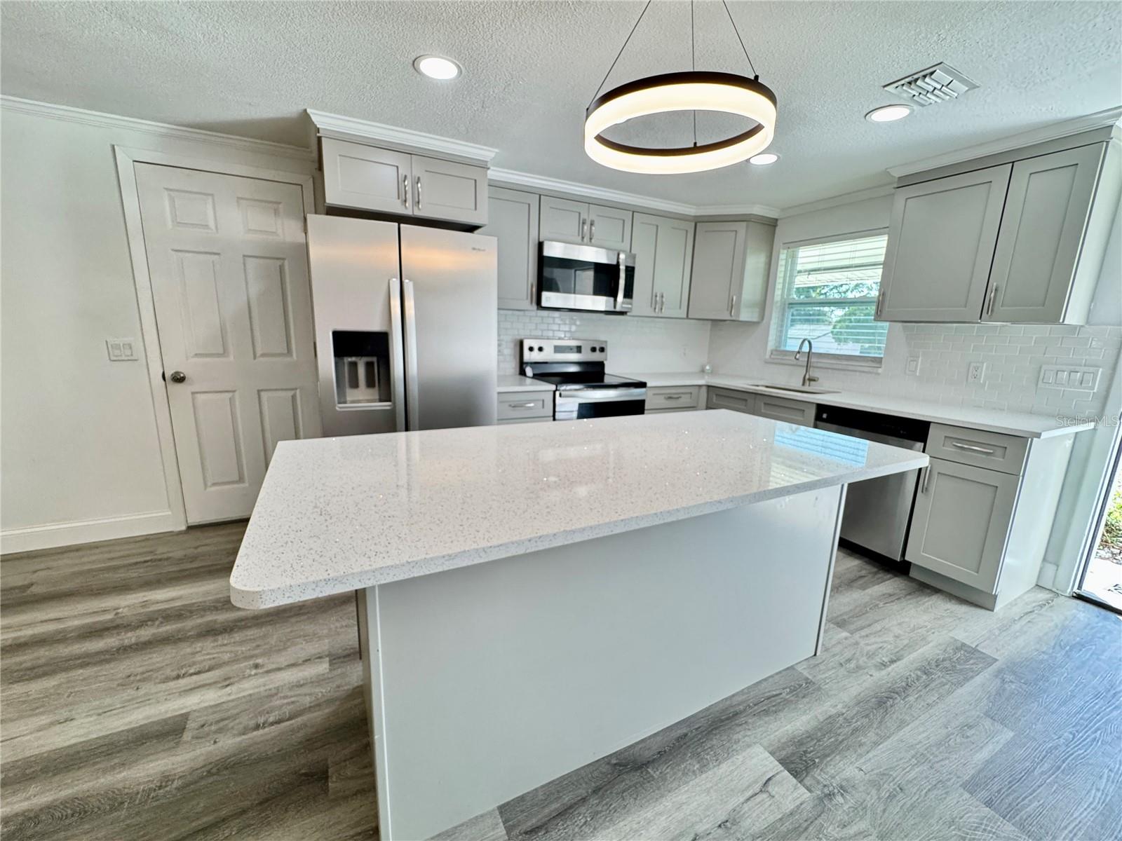 Image 5 of 24 For 1217 Grantwood Avenue