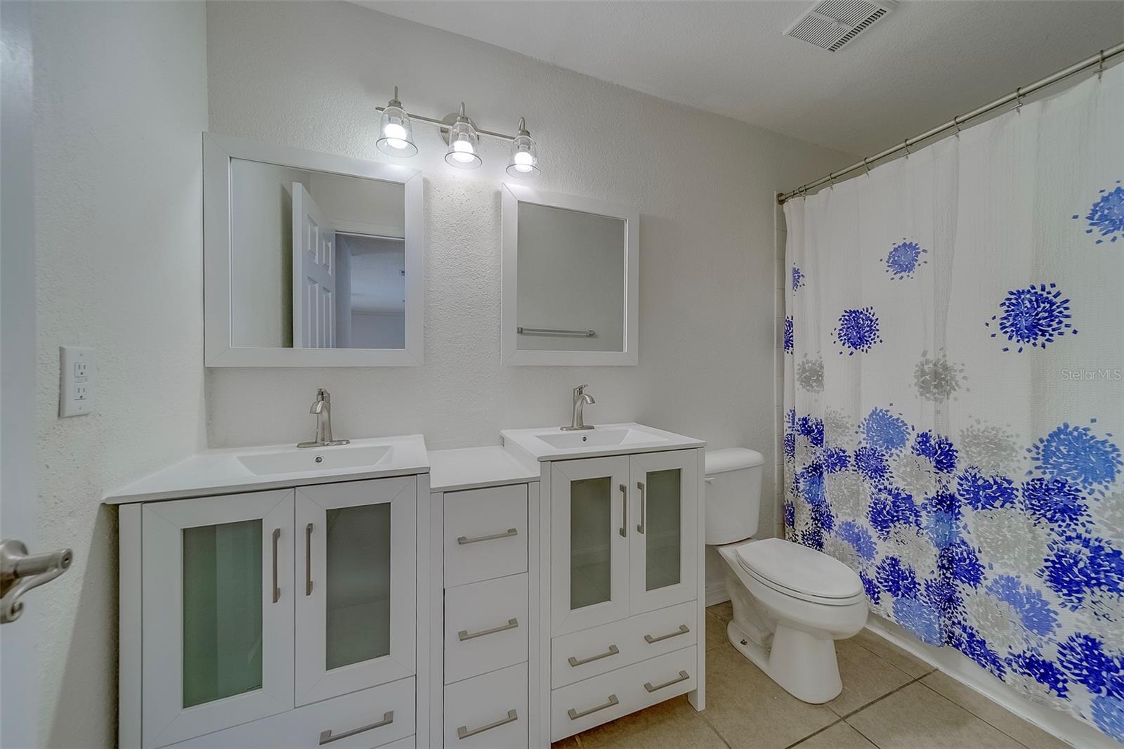 Image 17 of 39 For 10195 Sailwinds Boulevard N 202