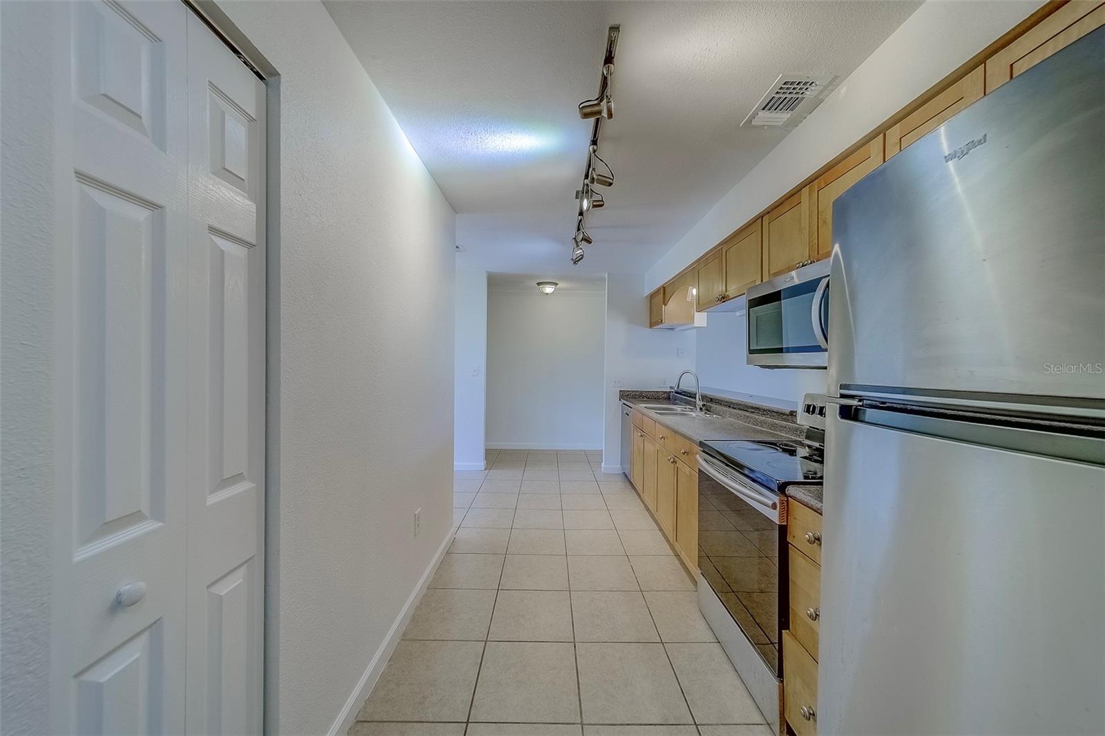 Image 5 of 39 For 10195 Sailwinds Boulevard N 202