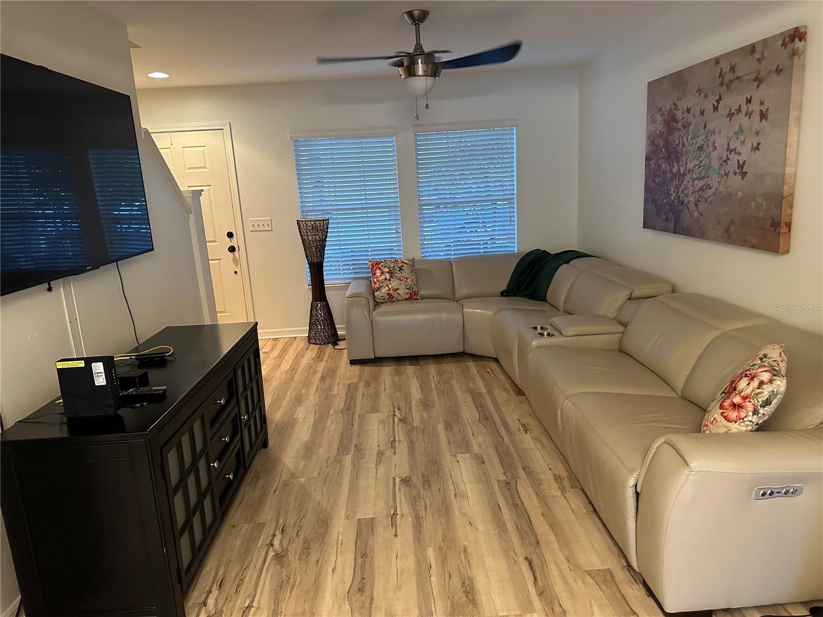 Image 4 of 28 For 2905 Mojave Oak Drive