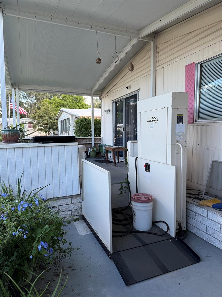 Image 4 of 19 For 38620 Monet Drive