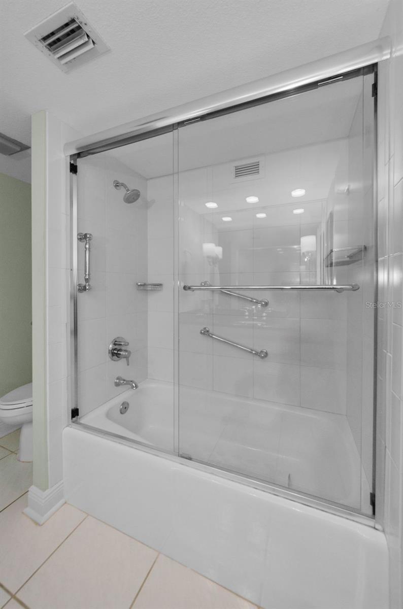 Image 24 of 46 For 220 Belleview Boulevard 305