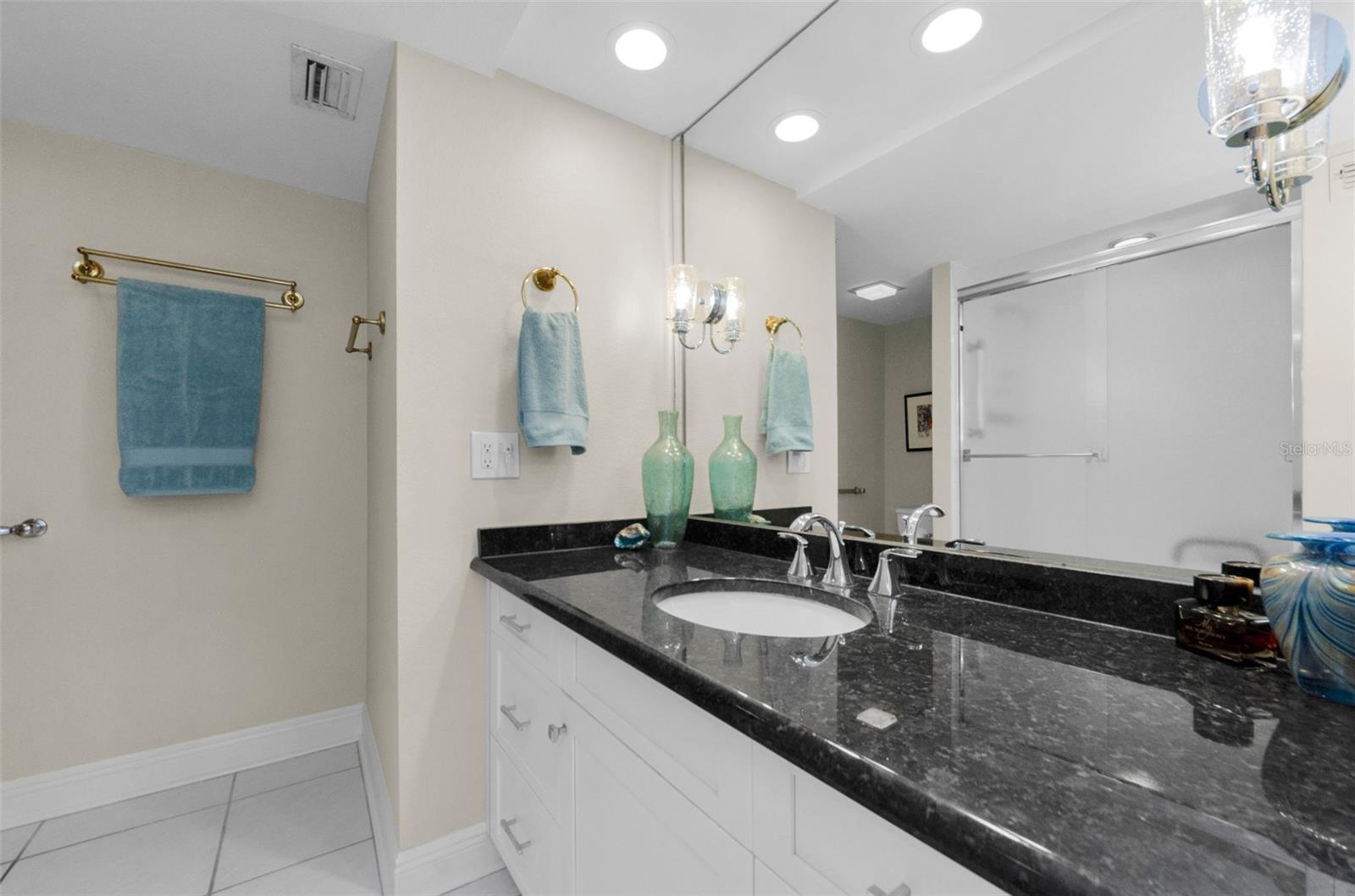 Image 27 of 46 For 220 Belleview Boulevard 305