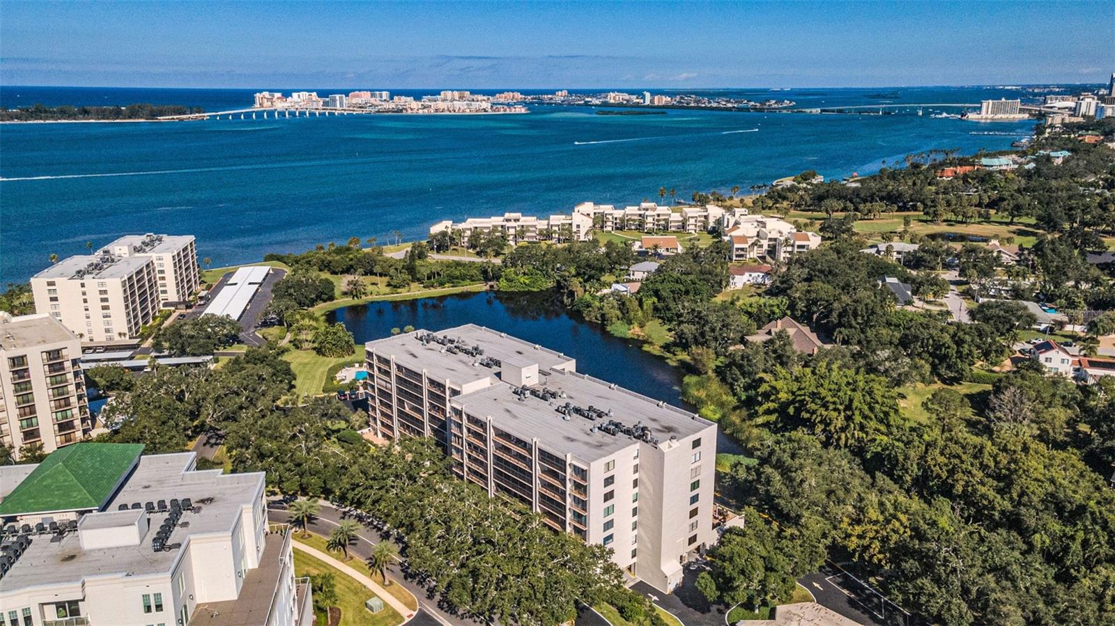 Image 32 of 46 For 220 Belleview Boulevard 305