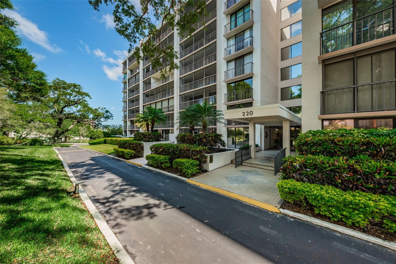 Image 4 of 46 For 220 Belleview Boulevard 305