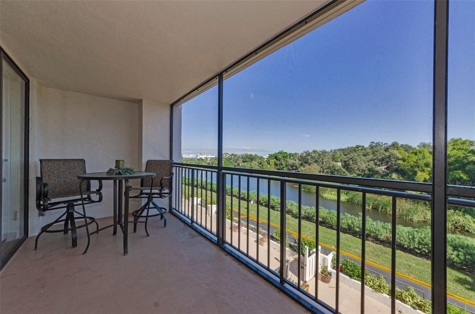 Image 8 of 46 For 220 Belleview Boulevard 305