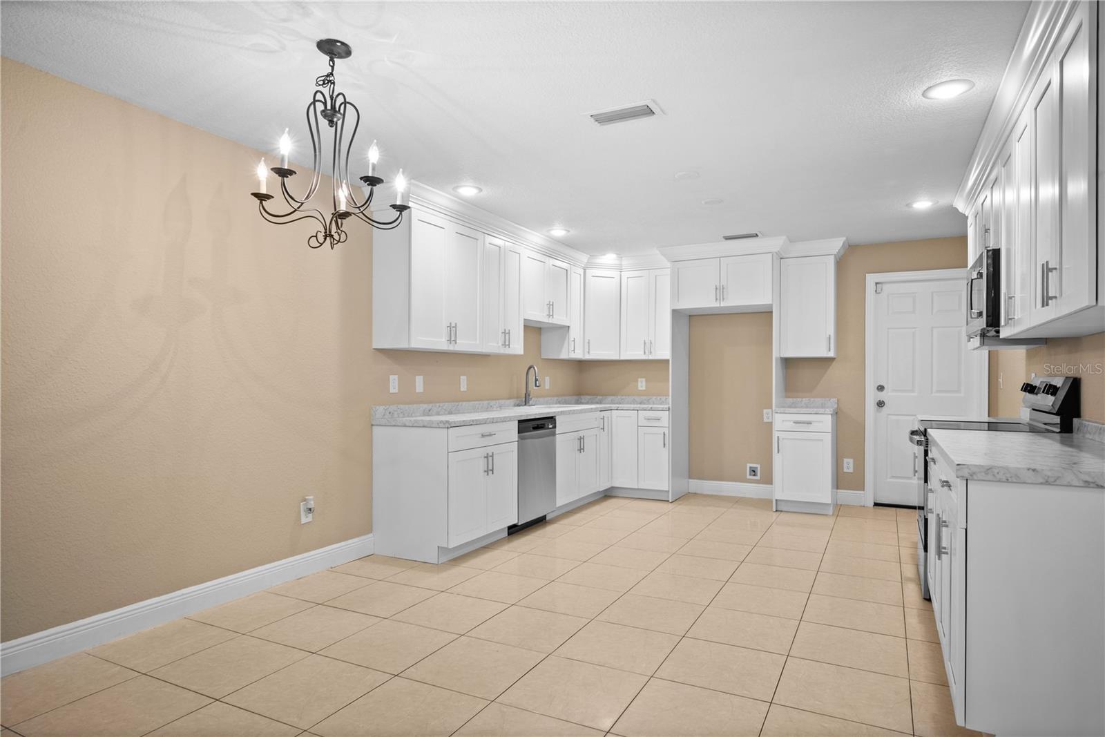 Image 6 of 27 For 13301 Arena Place