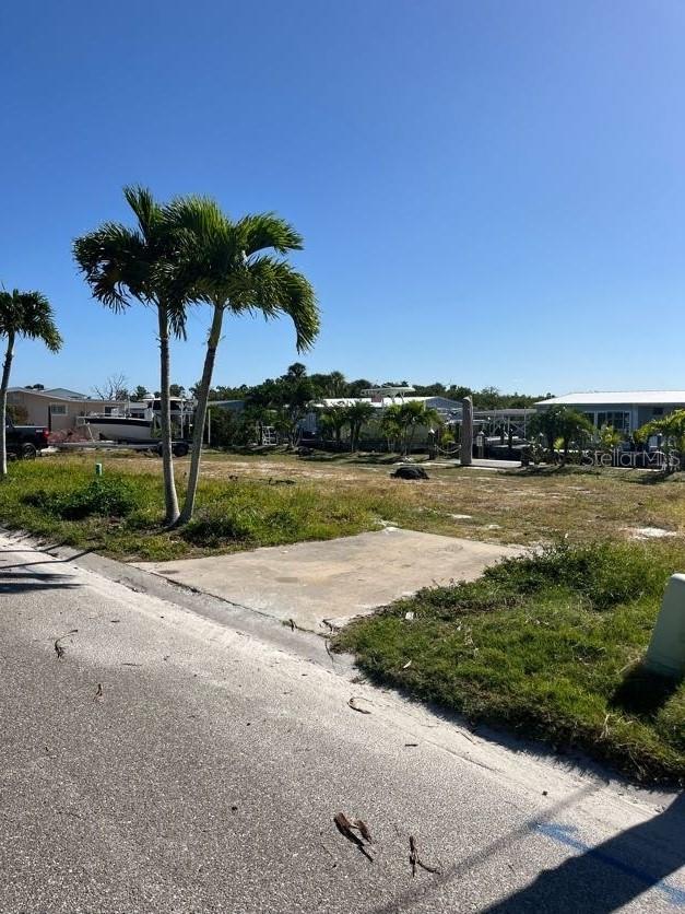 Image 10 of 37 For 766 Saint Judes Drive N