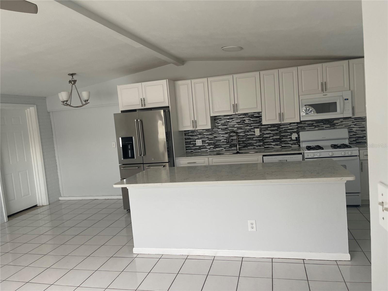 Image 10 of 65 For 5825 Thatcher Avenue