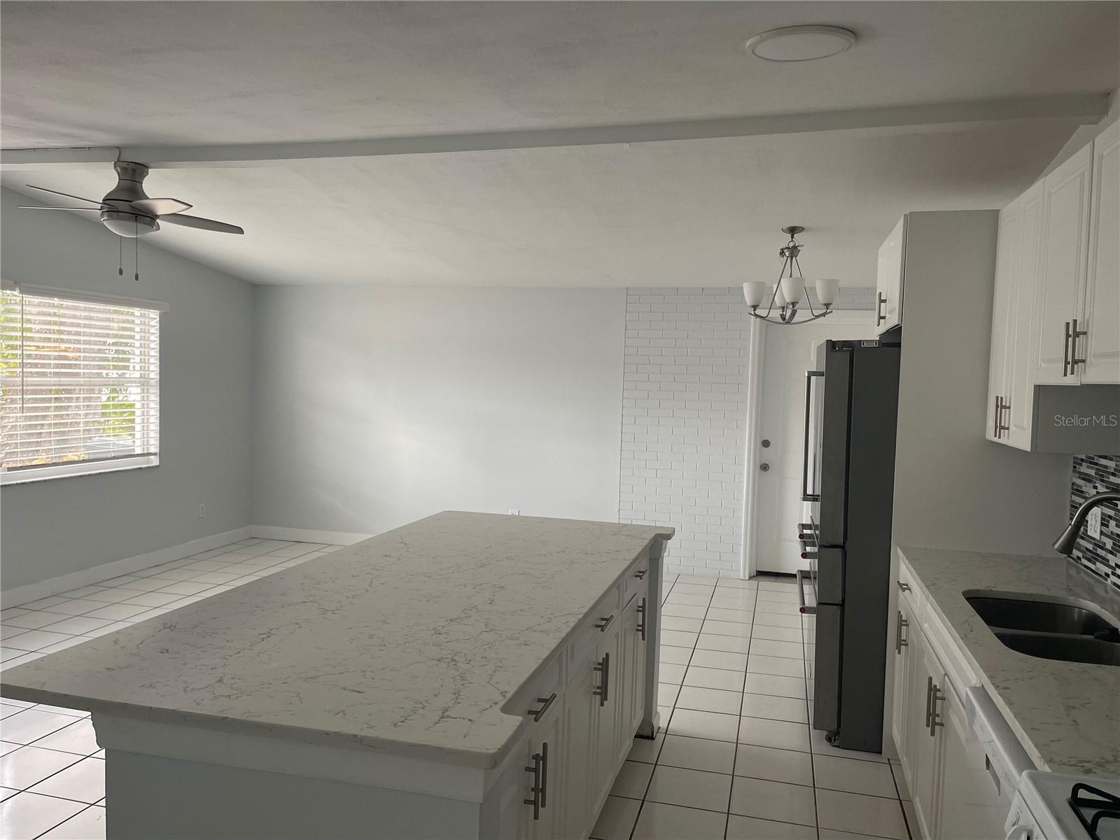 Image 11 of 65 For 5825 Thatcher Avenue