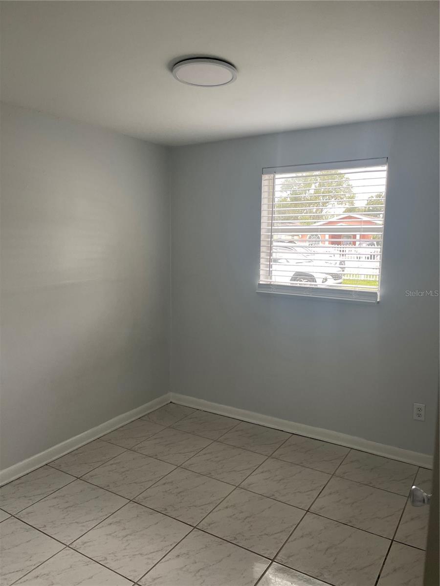 Image 12 of 65 For 5825 Thatcher Avenue
