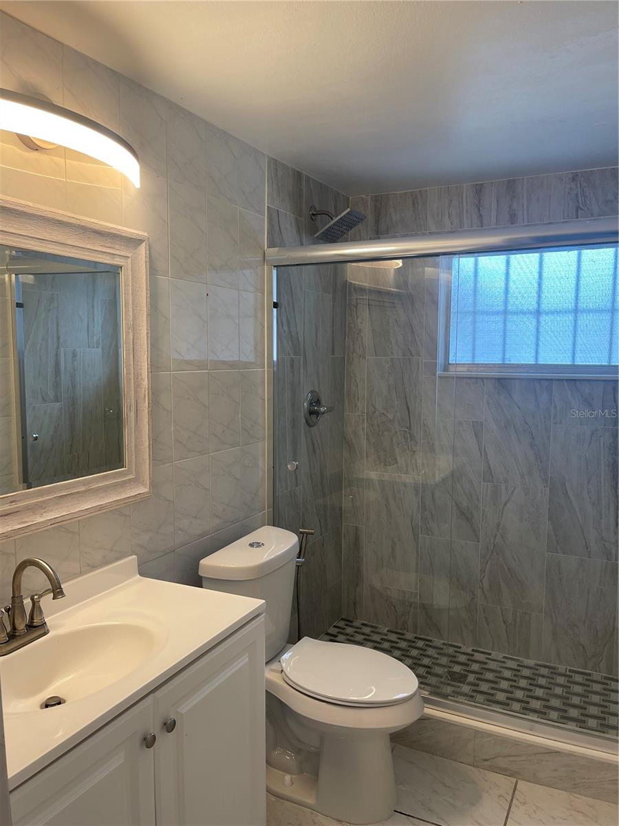 Image 13 of 65 For 5825 Thatcher Avenue