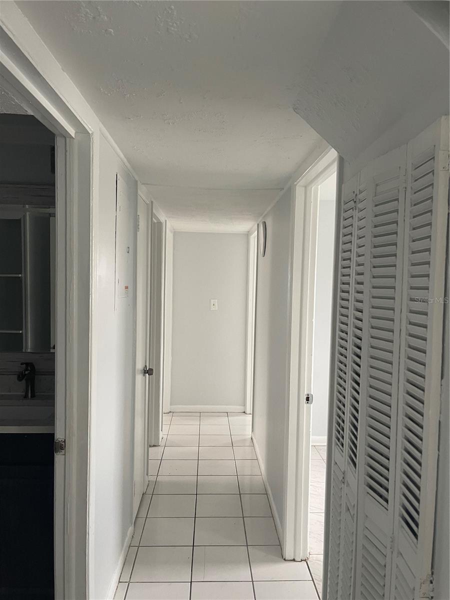 Image 18 of 65 For 5825 Thatcher Avenue