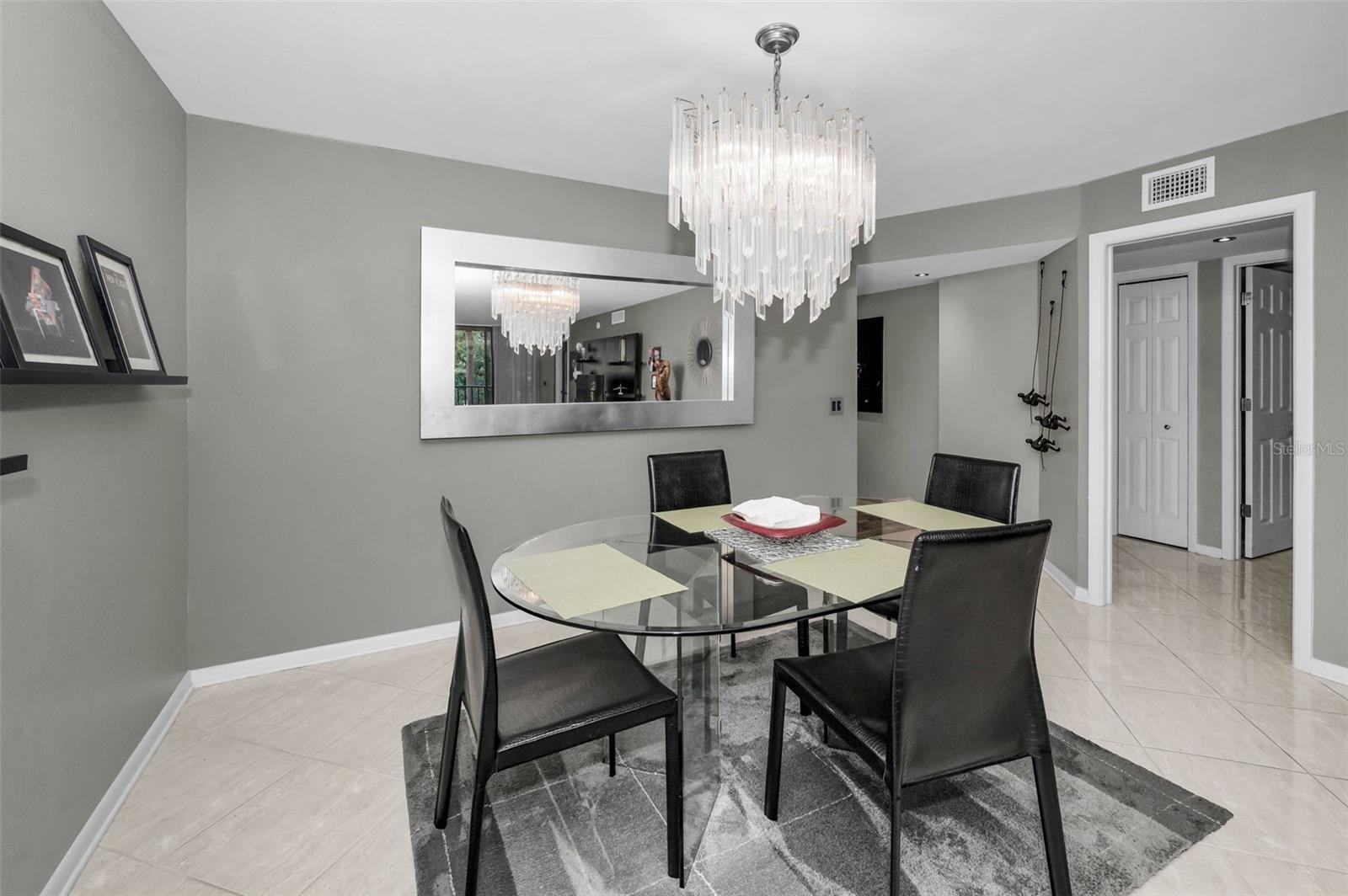 Image 16 of 85 For 3062 Eastland Boulevard 105