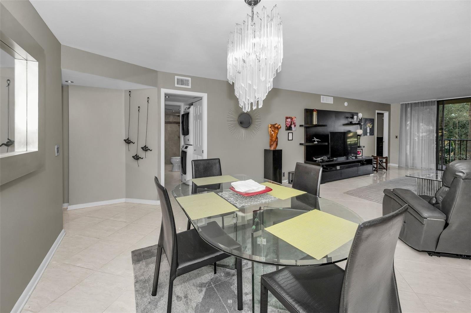 Image 17 of 85 For 3062 Eastland Boulevard 105