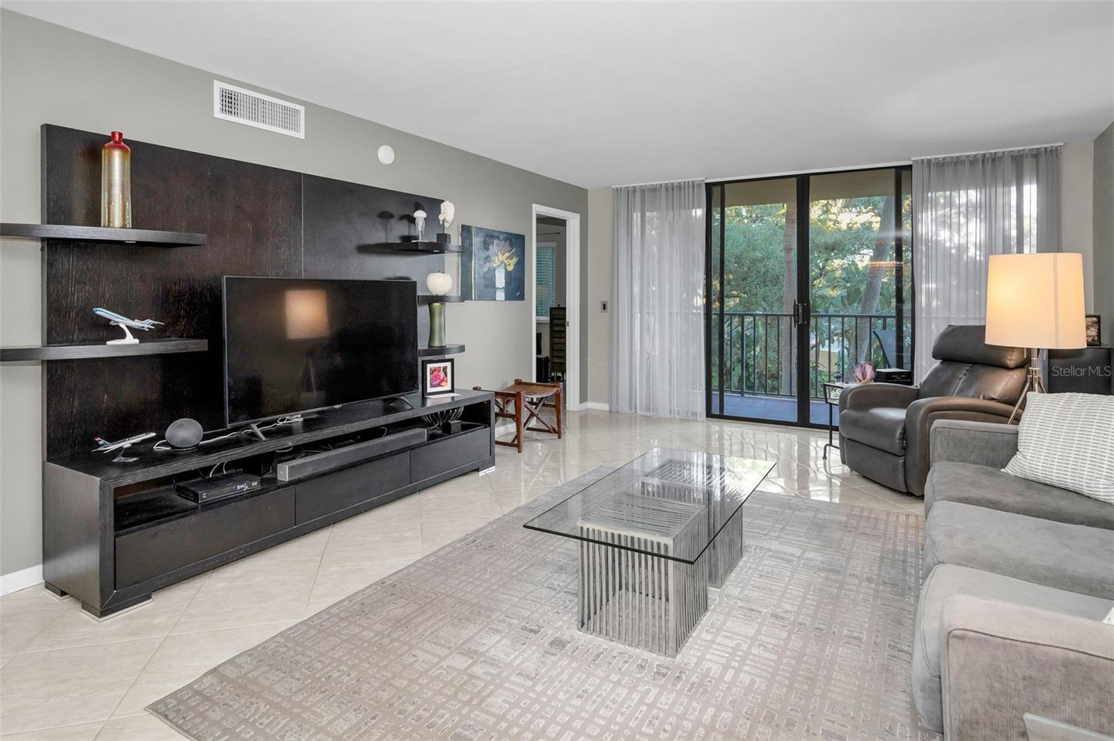 Image 26 of 85 For 3062 Eastland Boulevard 105