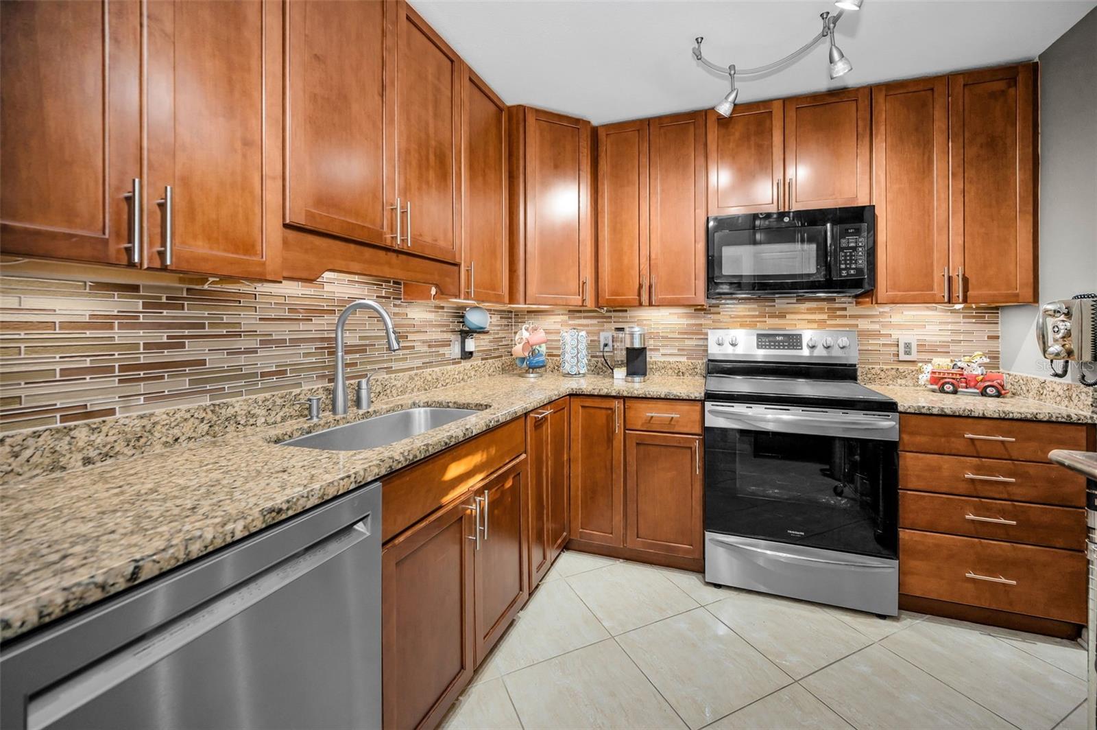 Image 29 of 85 For 3062 Eastland Boulevard 105