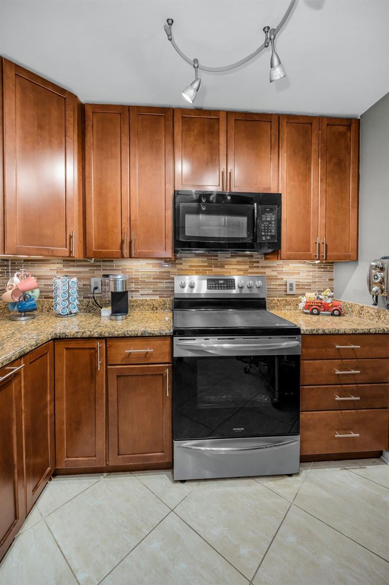 Image 30 of 85 For 3062 Eastland Boulevard 105