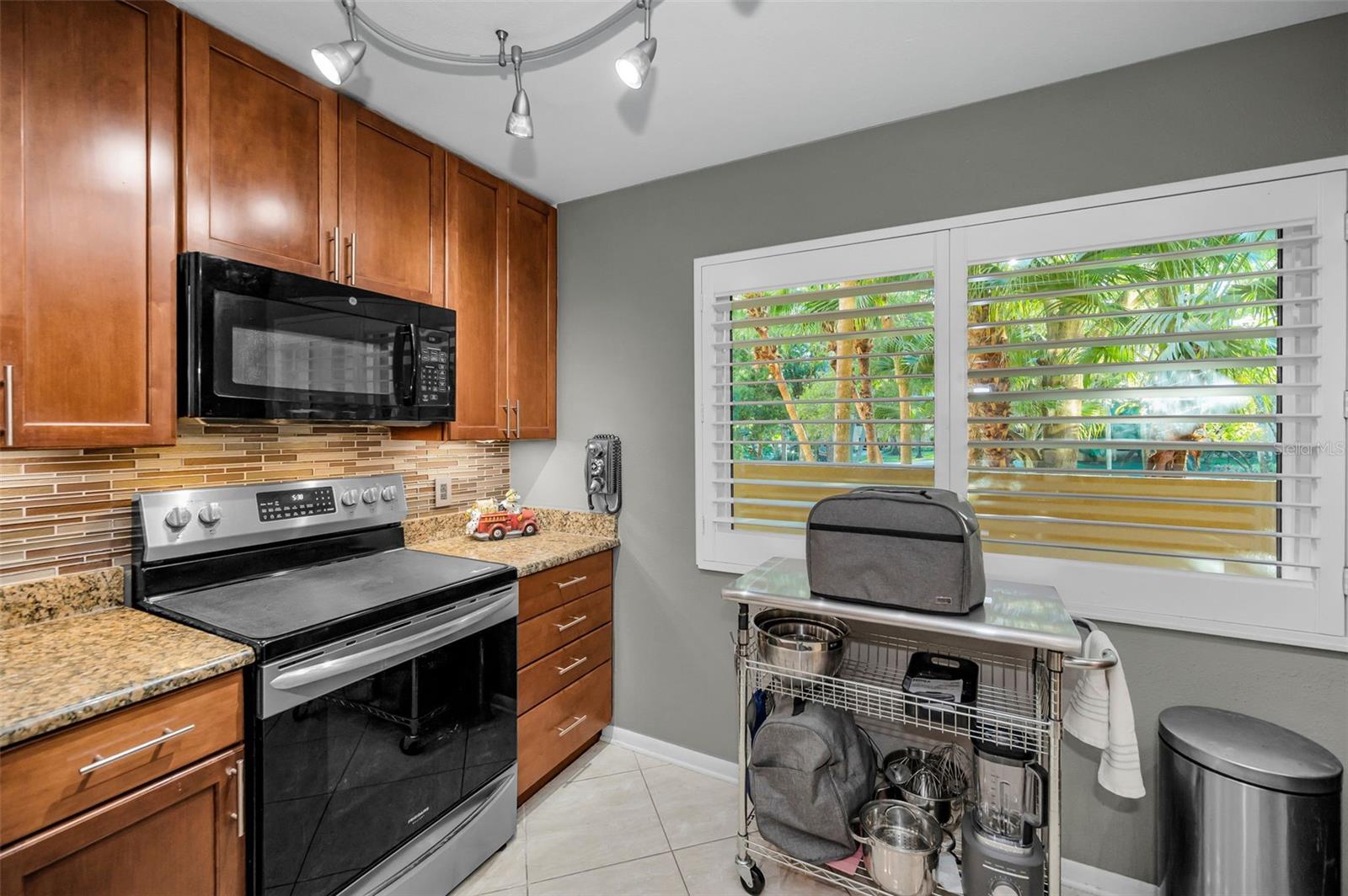 Image 32 of 85 For 3062 Eastland Boulevard 105