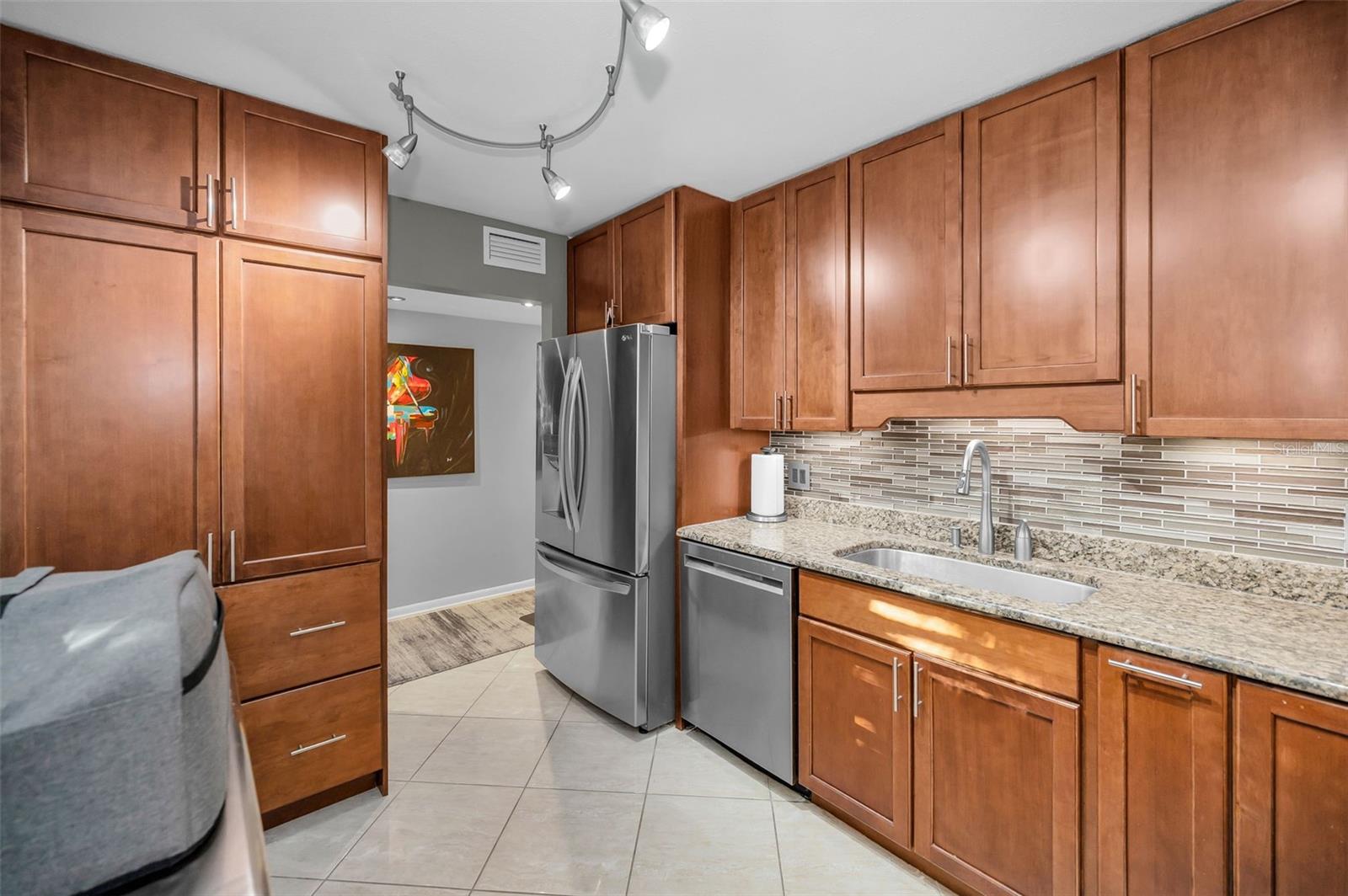 Image 35 of 85 For 3062 Eastland Boulevard 105