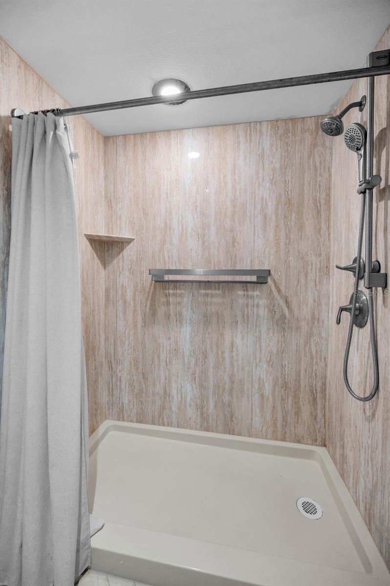Image 39 of 85 For 3062 Eastland Boulevard 105