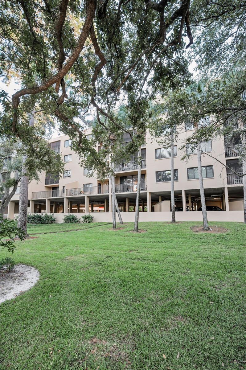 Image 49 of 85 For 3062 Eastland Boulevard 105