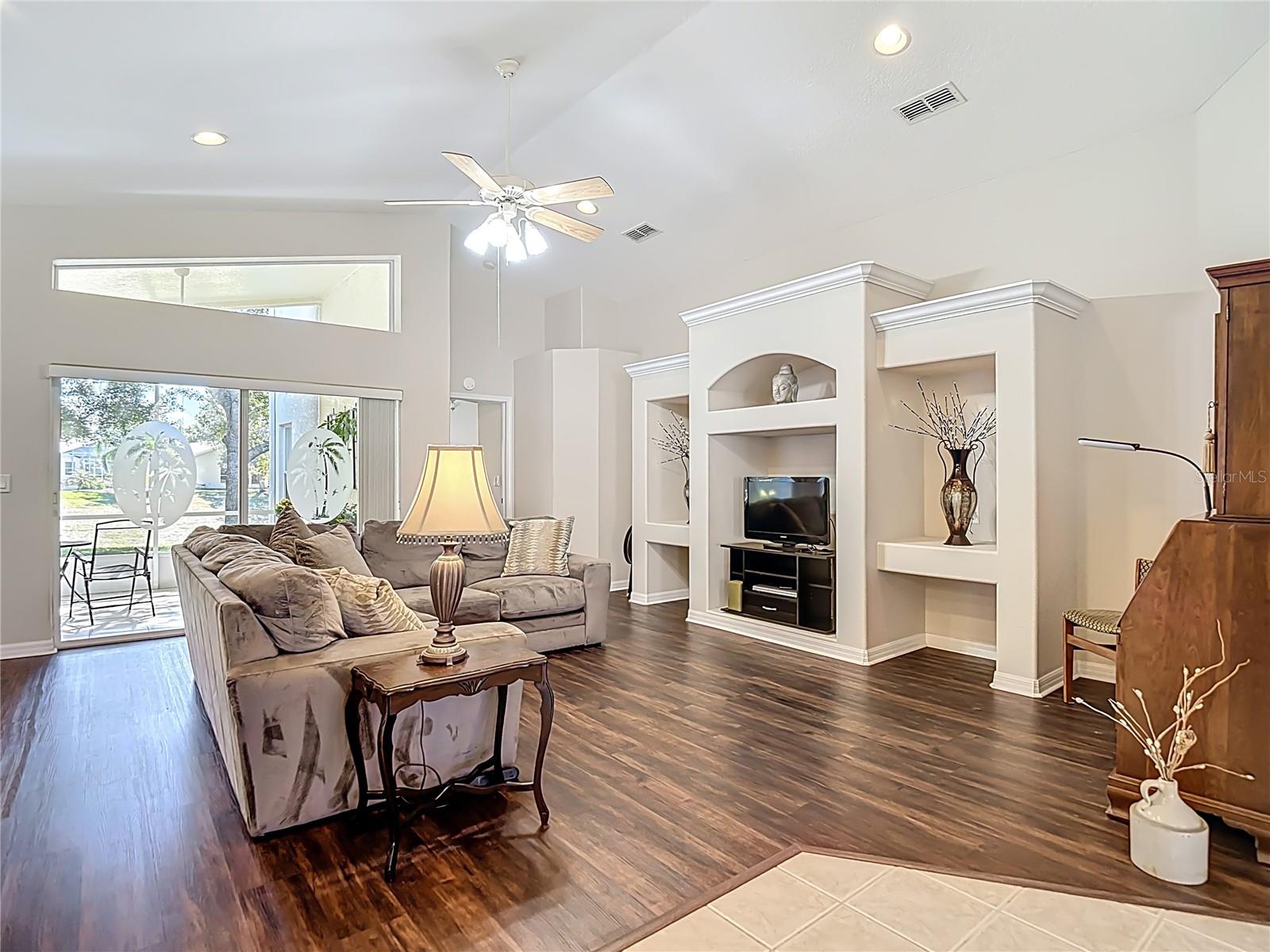 Image 11 of 48 For 456 Greenwich Circle