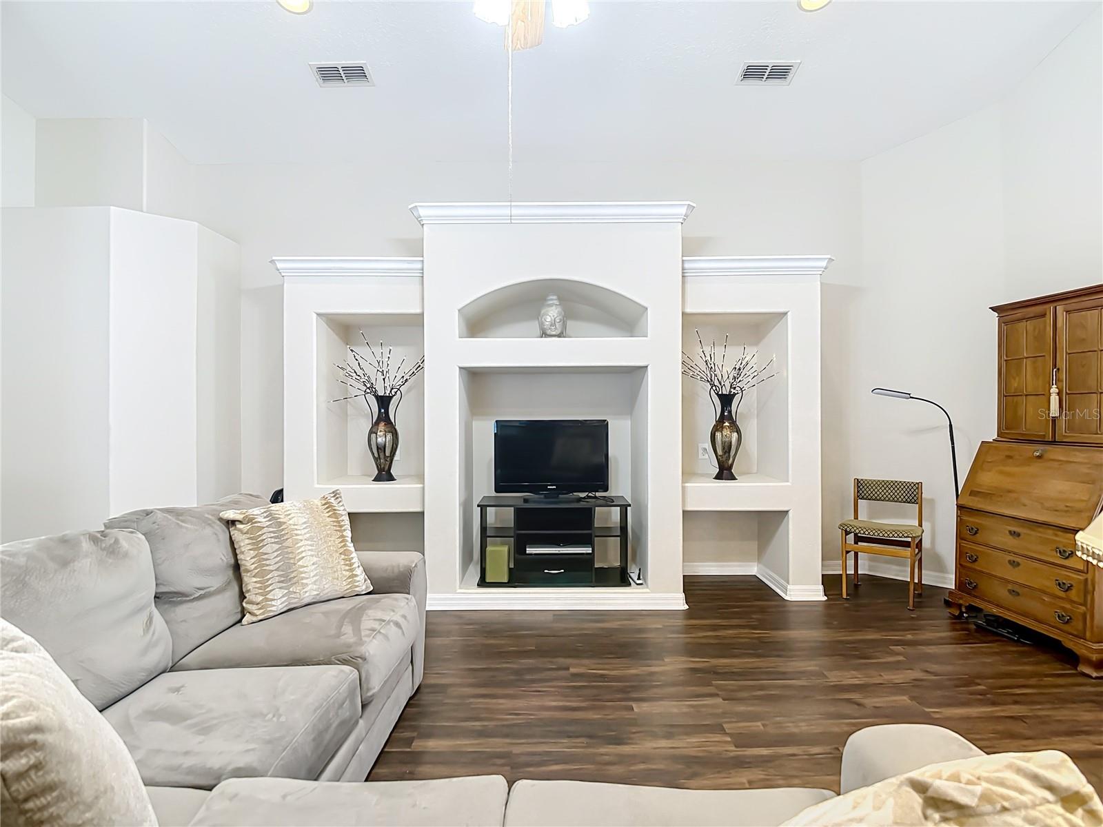 Image 12 of 48 For 456 Greenwich Circle