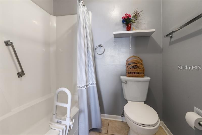 Image 10 of 40 For 5521 80th Street N 503