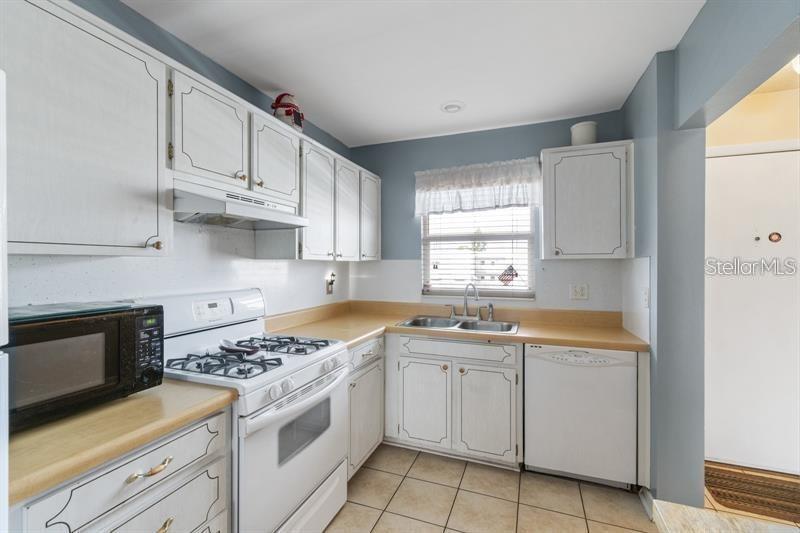 Image 7 of 40 For 5521 80th Street N 503