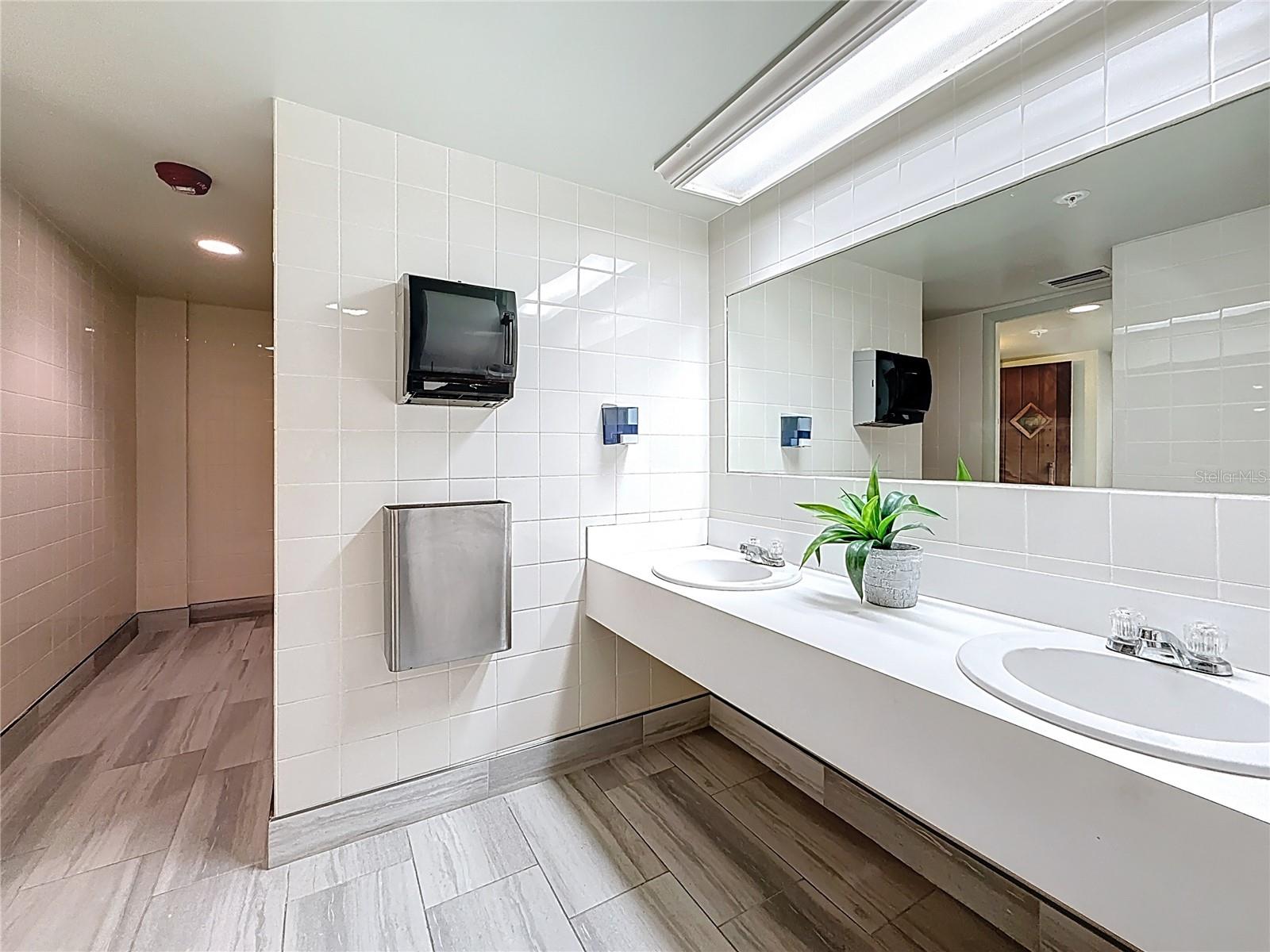 Image 71 of 98 For 1 Key Capri  201e