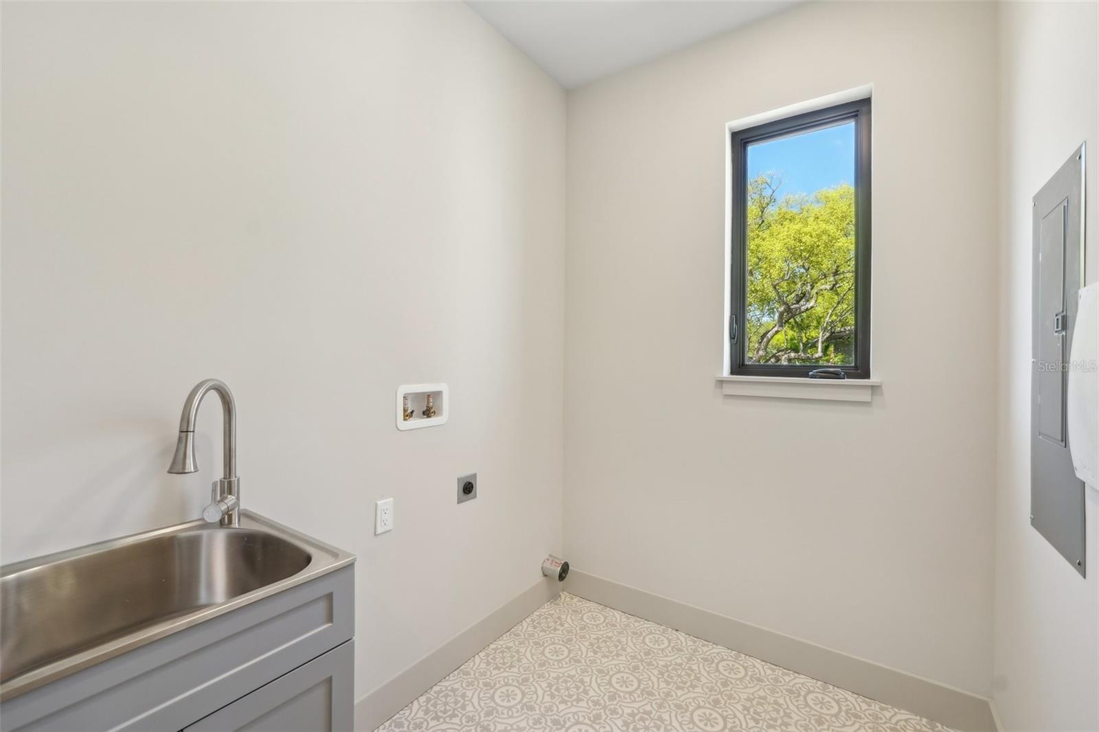 Image 15 of 40 For 1412 Moody Avenue A