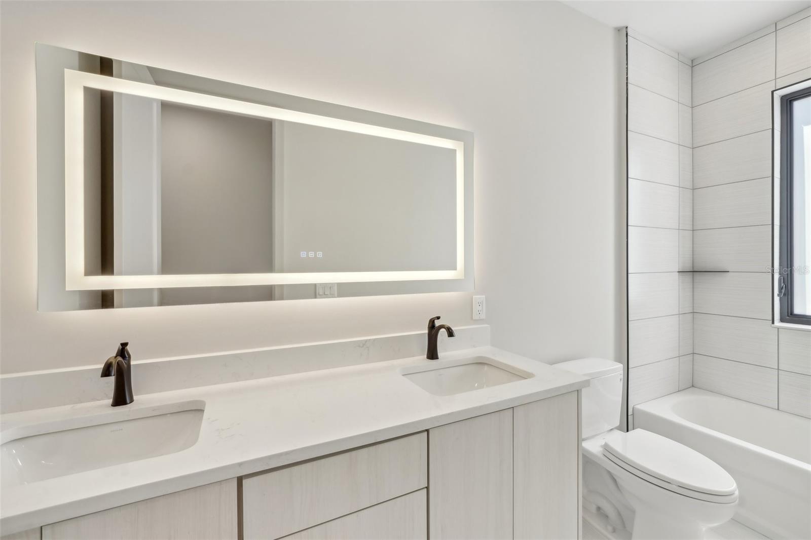 Image 16 of 40 For 1412 Moody Avenue A