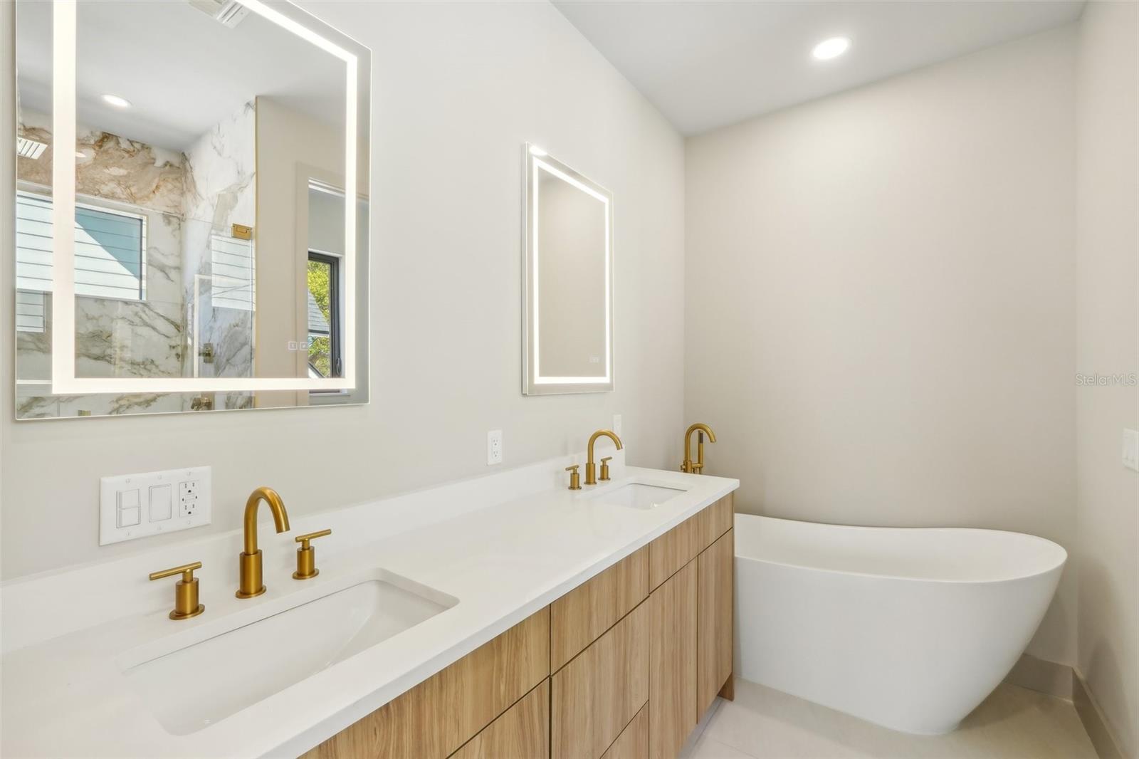 Image 21 of 40 For 1412 Moody Avenue A