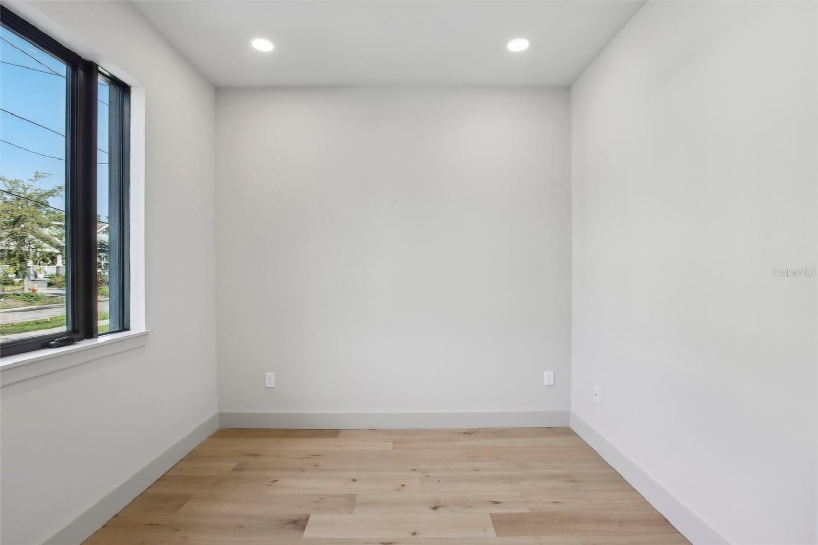 Image 23 of 40 For 1412 Moody Avenue A