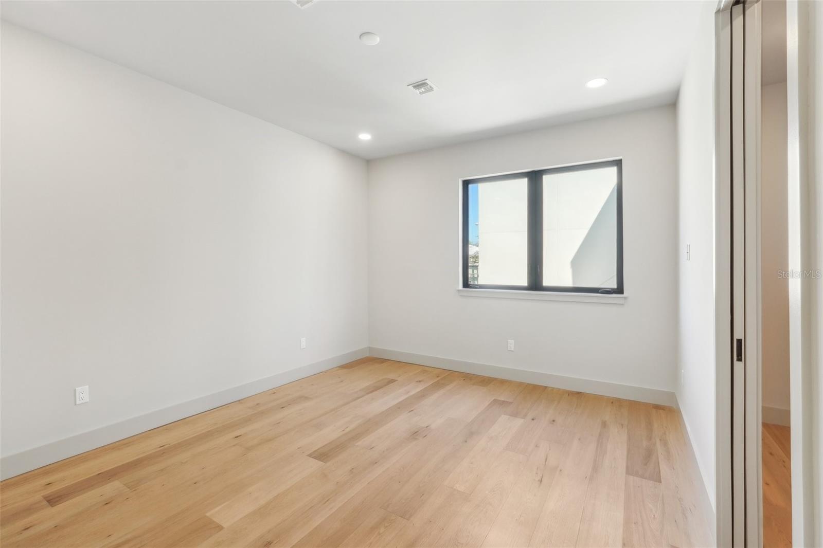 Image 28 of 40 For 1412 Moody Avenue A