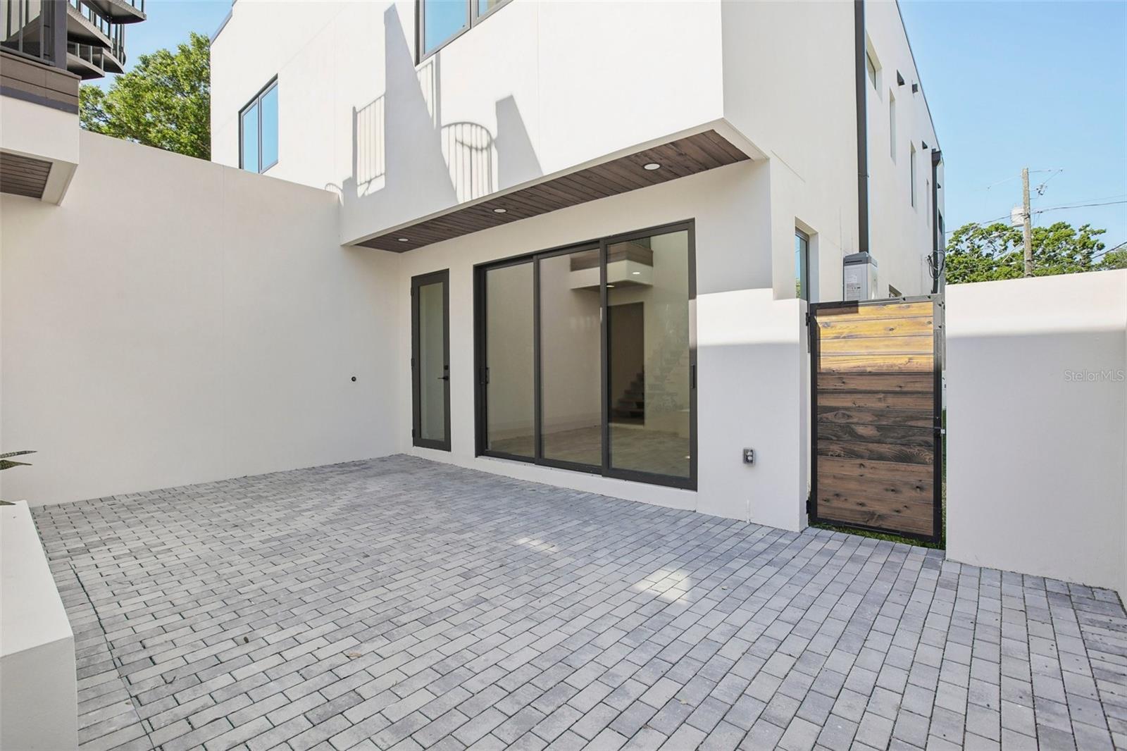 Image 3 of 40 For 1412 Moody Avenue A