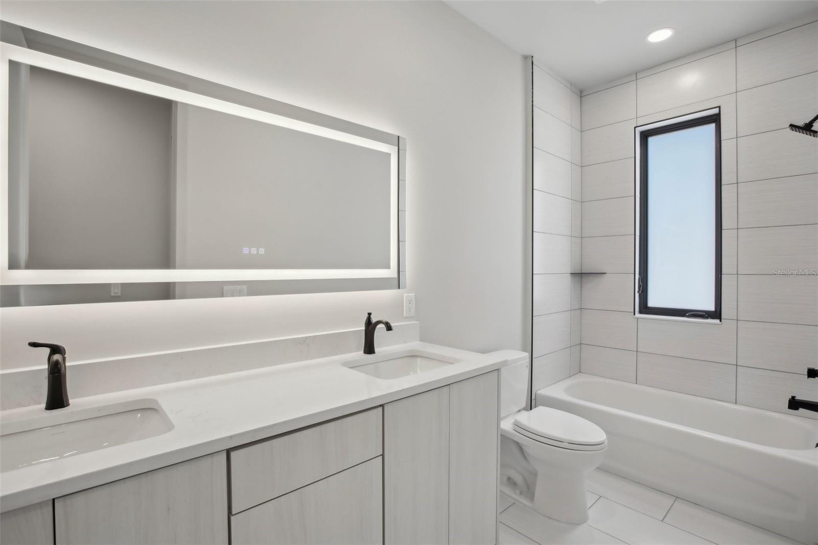 Image 31 of 40 For 1412 Moody Avenue A