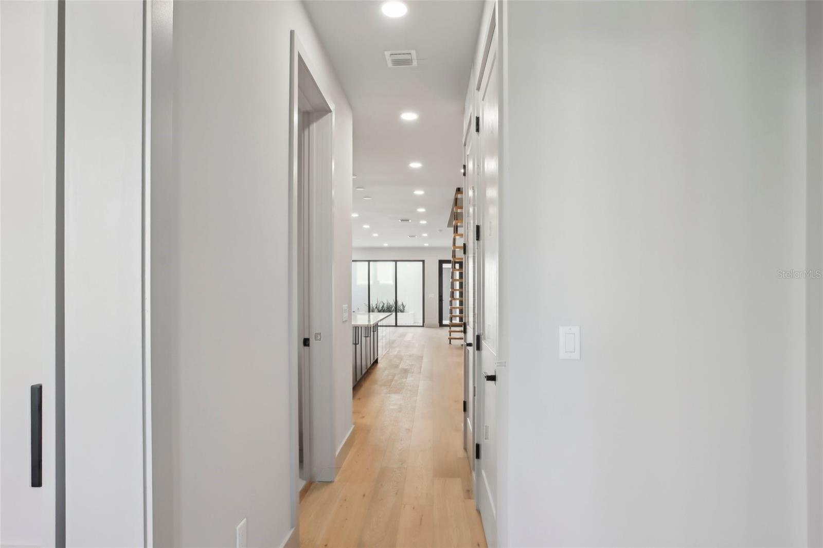 Image 5 of 40 For 1412 Moody Avenue A