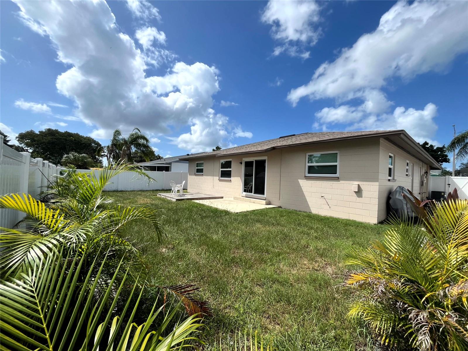 Image 4 of 29 For 1403 Stonehaven Way