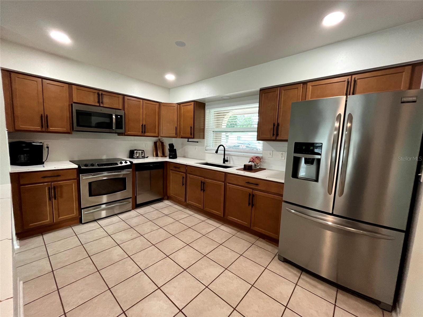Image 7 of 29 For 1403 Stonehaven Way