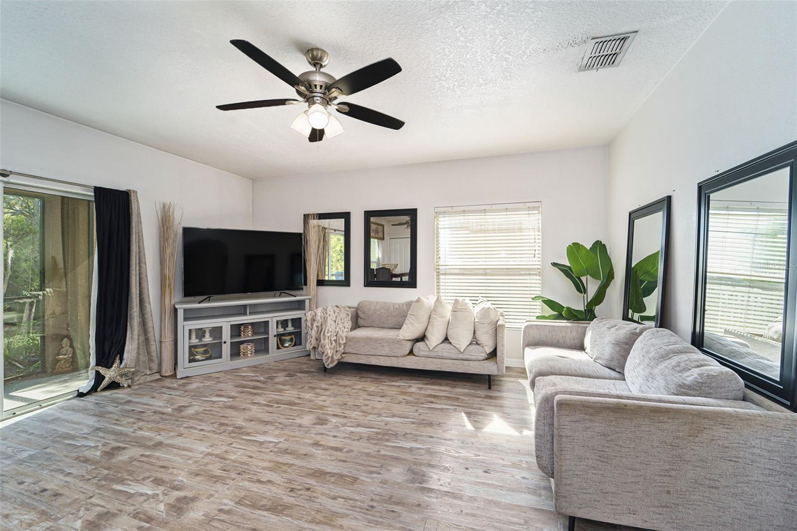 Image 14 of 32 For 1421 Tahoe Springs Court