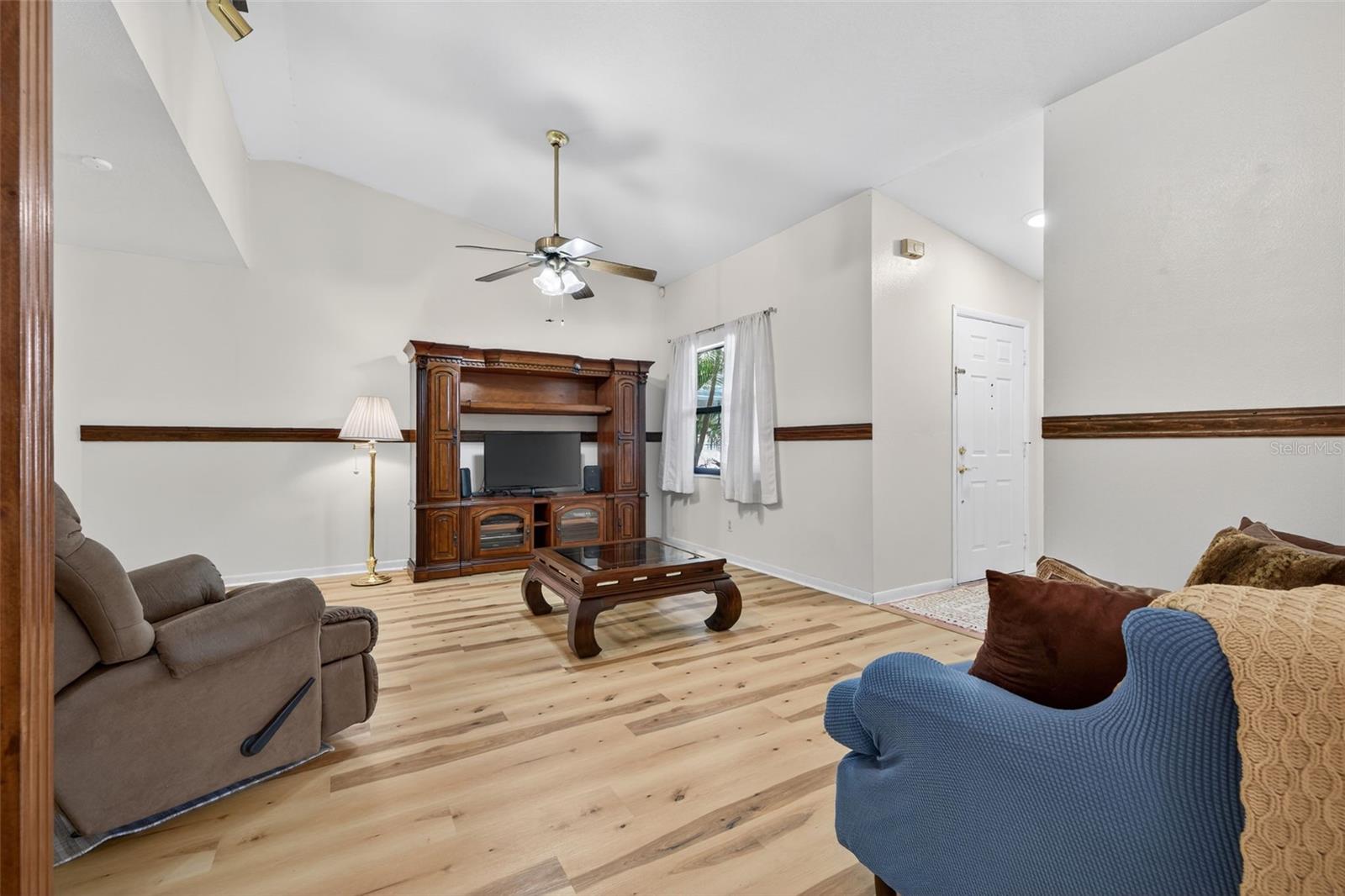 Image 5 of 31 For 7016 2nd Street N