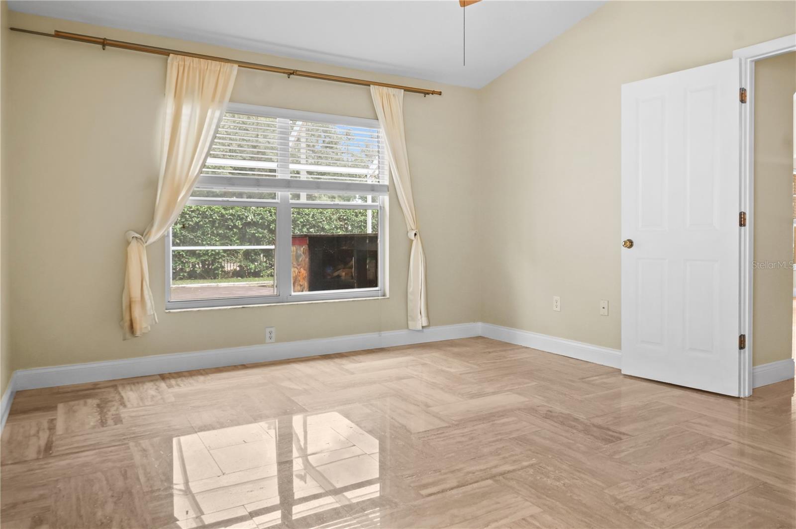 Image 13 of 43 For 9986 Stockbridge Drive