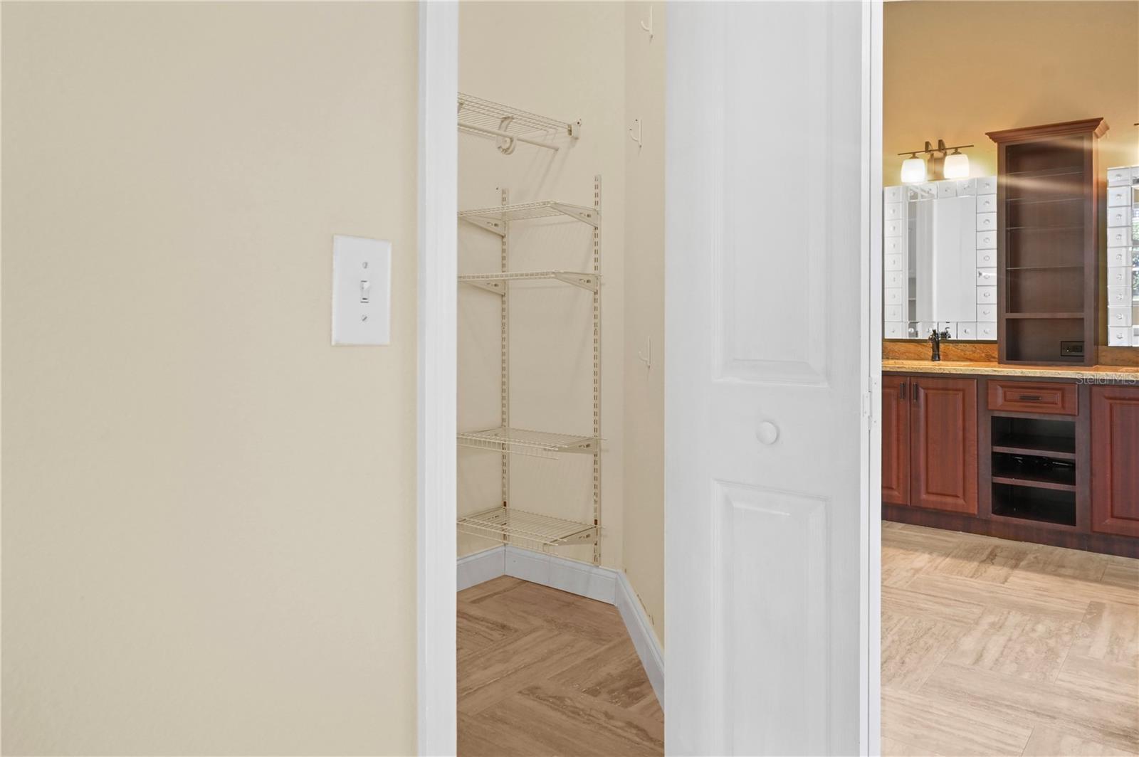 Image 19 of 43 For 9986 Stockbridge Drive