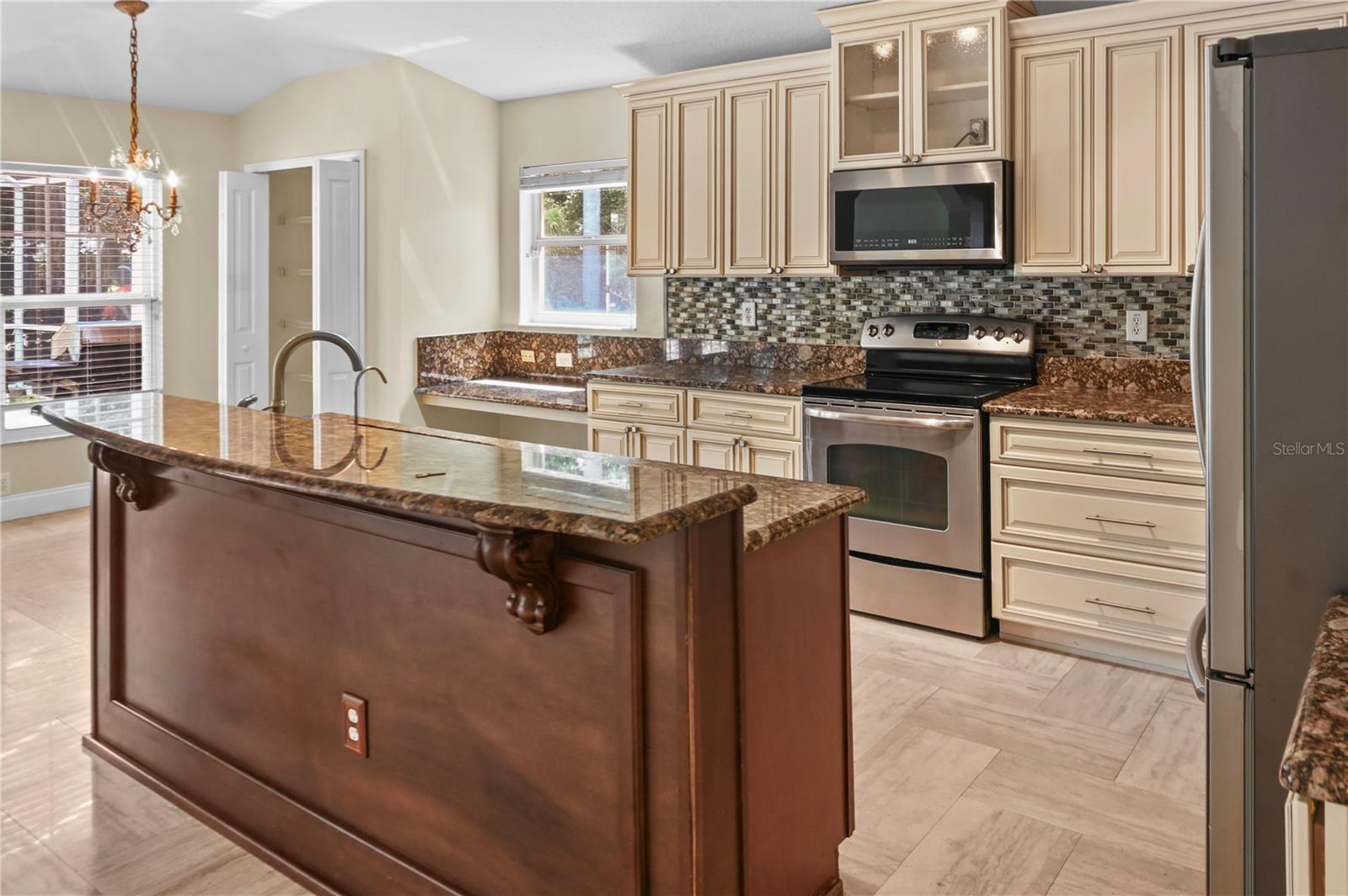 Image 4 of 43 For 9986 Stockbridge Drive