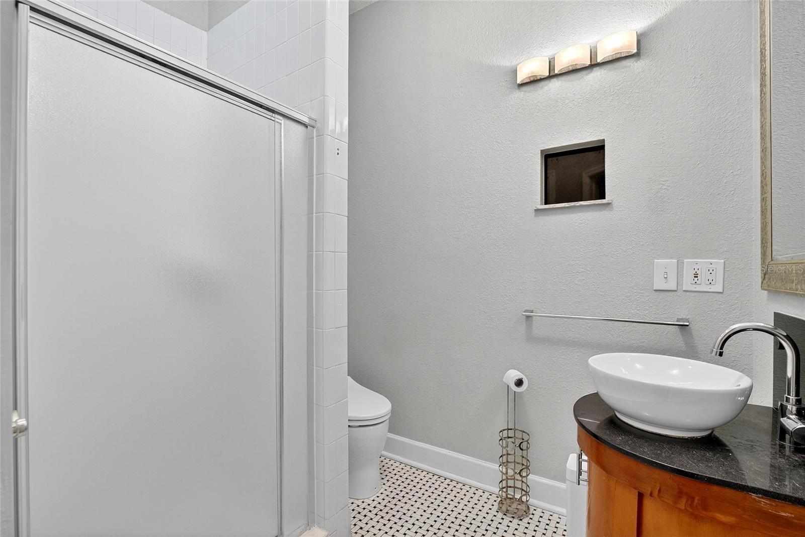 Image 10 of 72 For 1722 5th Avenue