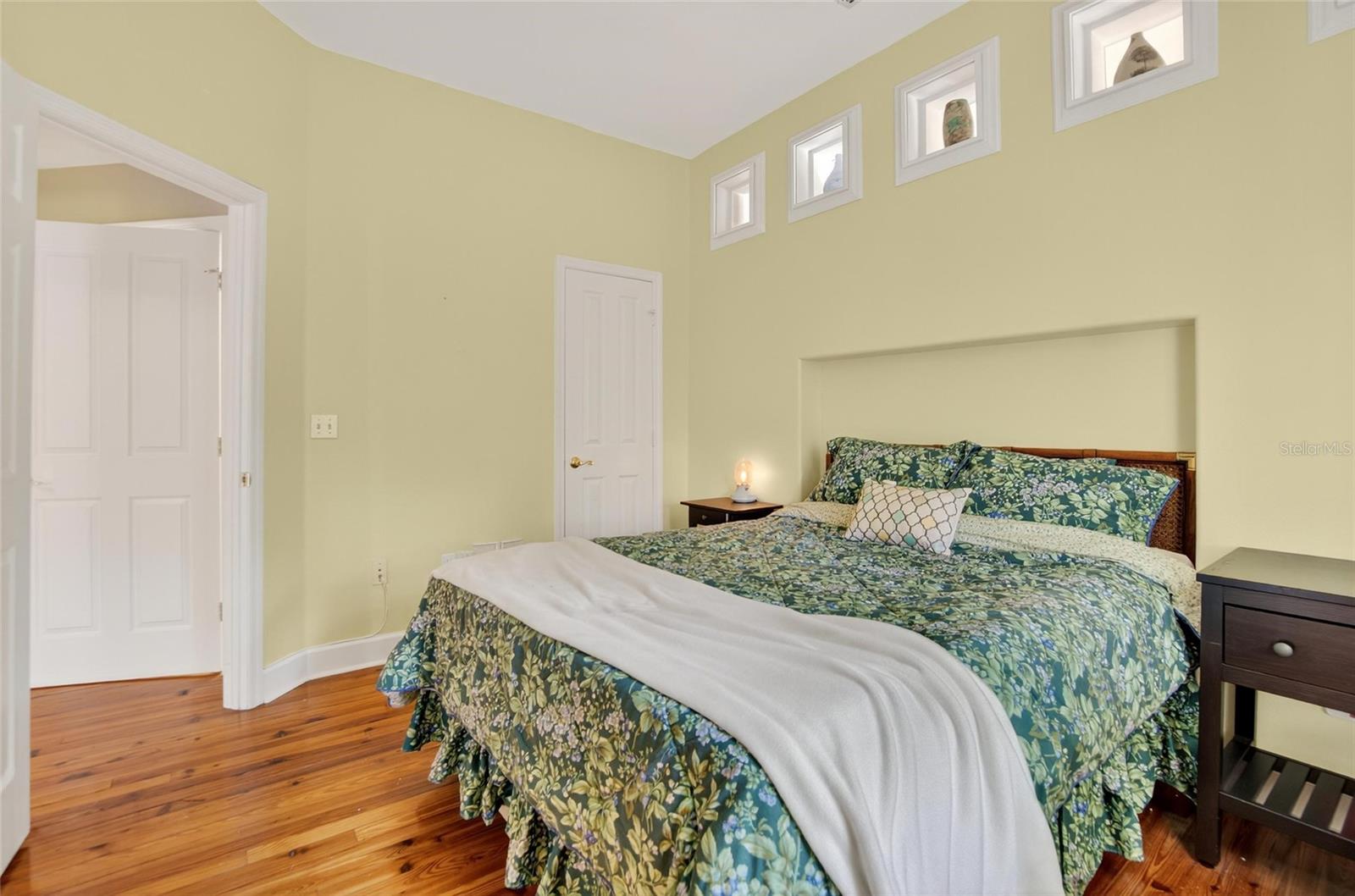 Image 13 of 72 For 1722 5th Avenue