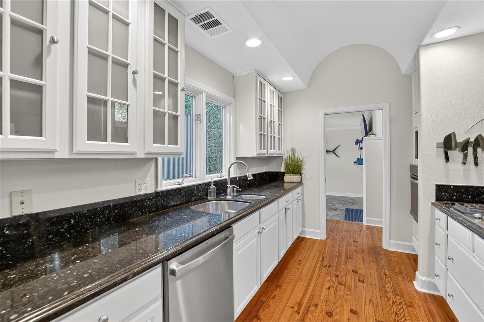 Image 31 of 72 For 1722 5th Avenue