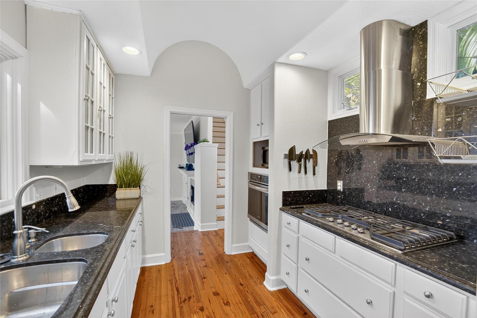 Image 32 of 72 For 1722 5th Avenue